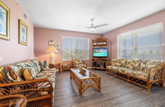 The Skimmer Condo: Downtown on the Bay - Nature Views - Bird watching