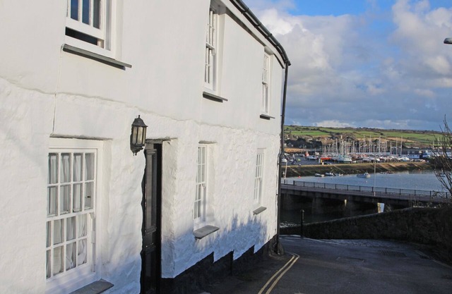 THE SLIPWAY, pet friendly, country holiday cottage in Penzance