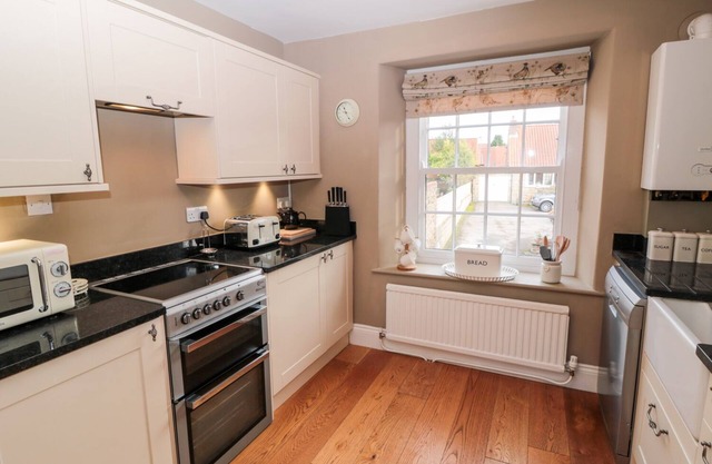 THE SMITHY, family friendly, with a garden in Kirkbymoorside