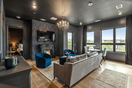 The Smokeshow on Music Row near Broadway in Downtown Nashville- Pool, Gym, Patio