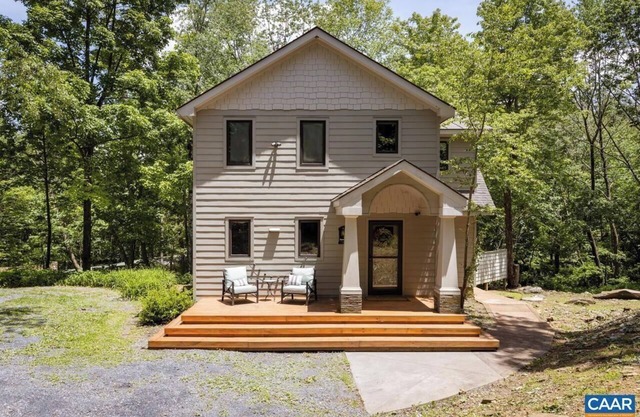 The Snow House Pet Friendly Creek PacMan