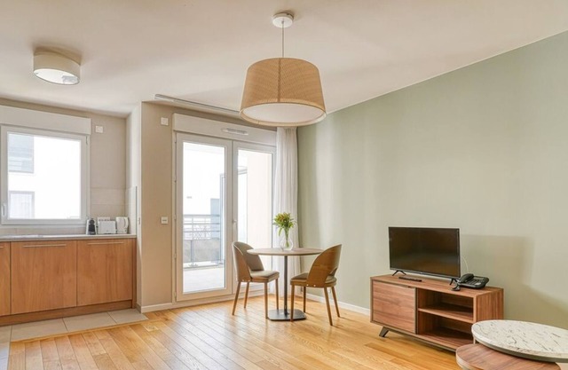The Spacious - On the edge of Paris