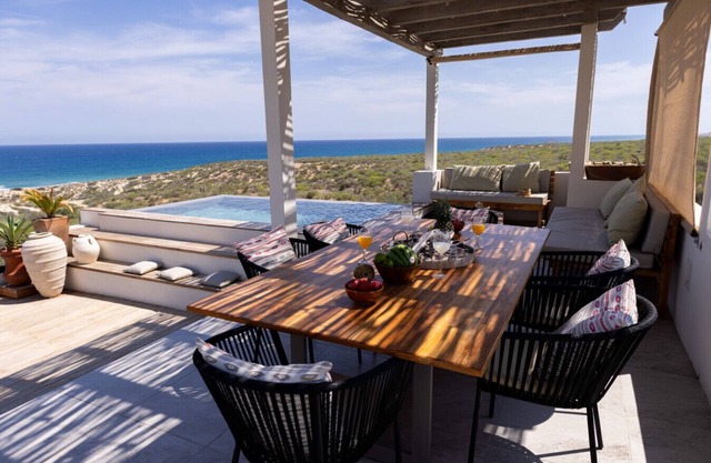 The Spacious Serenity Loft @ New Seaside Villa w/Infinity Pool,Spa & Surf