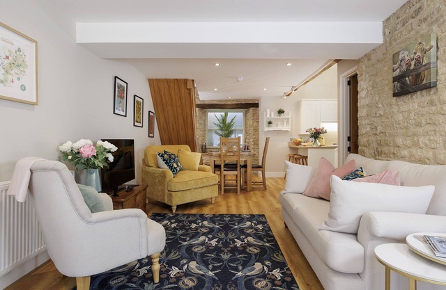 The Staircase - luxury dog friendly home in Stow on the Wold