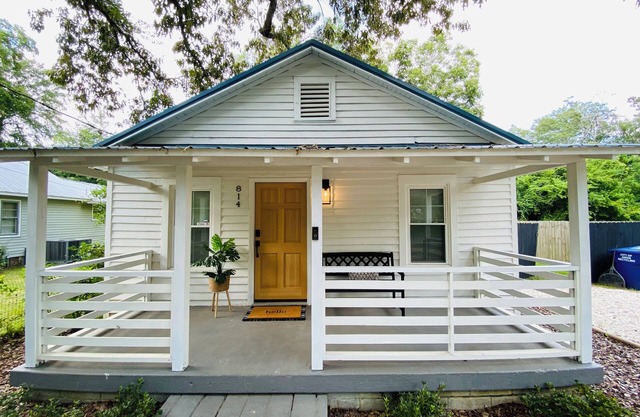 The stylish Gentry, just minutes from downtown Aiken and Bruce's Field.n
