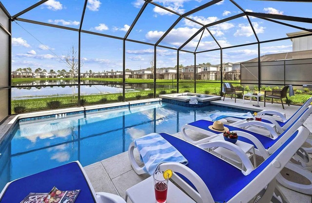 The Sublime | Deluxe home w pool, huge LR/DR, epic theme BR, near top theme park