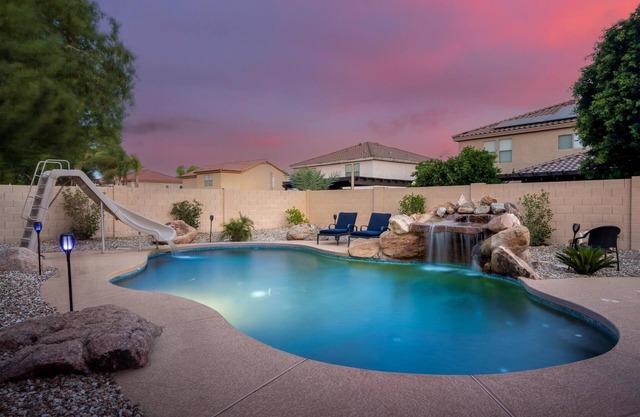 The Sunshine House – Heated Pool / Grill