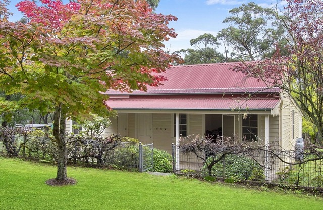 THE TEACHERS COTTAGE- SPECIALS ON NOW !
