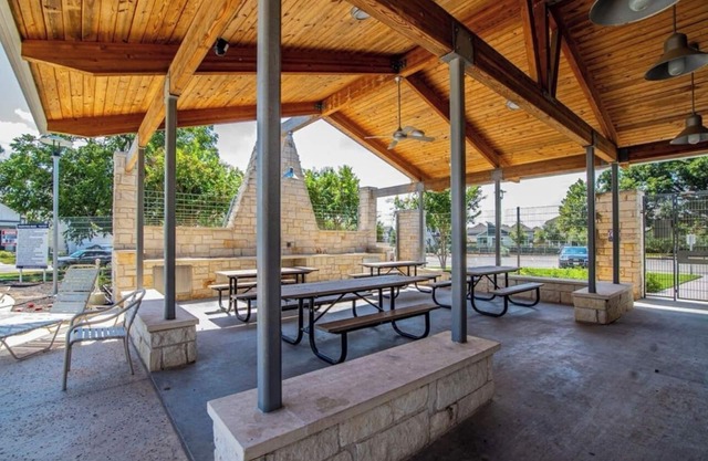 The Terracotta Loft- Community Pool- Close to airport and Austin Downtown
