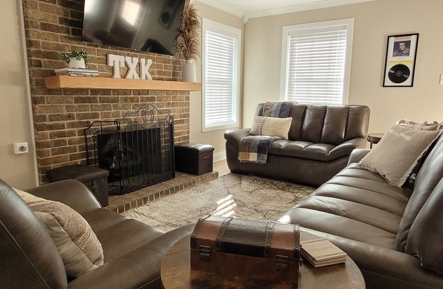 The Texarkana Baby - Urban Living in Historic Neighborhood + 2-Car Garage