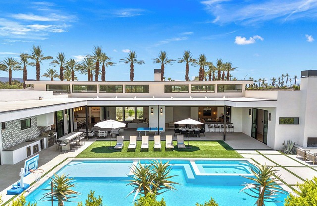 'The Thompson Estate' A 6 bedroom private oasis