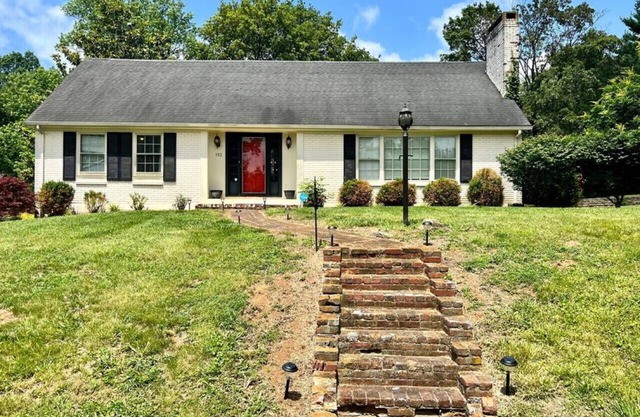 "The Trailhead" - Beautiful Property in the Heart of Bardstown