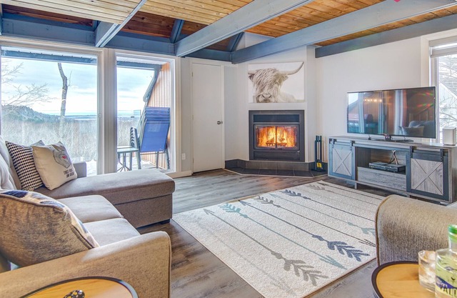 ⭐ The Tree-Haus of Mont Ste-Anne 🌳 Splendid view, 3 min from ski-golf-hike ⭐