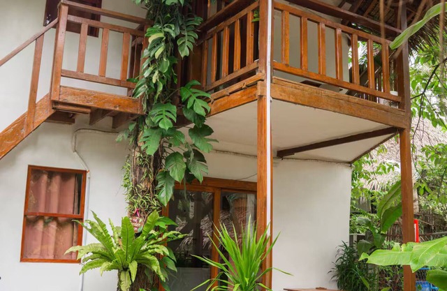 The Treetop Room - Comfy apartment with workspace