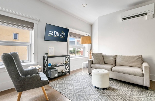 The Trifecta at 493 - 3 Suites - On King!