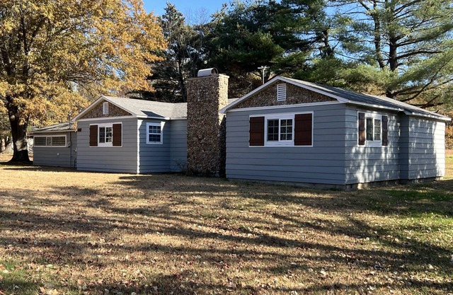 The Turkey Farmhouse just a few minutes from Rend Lake