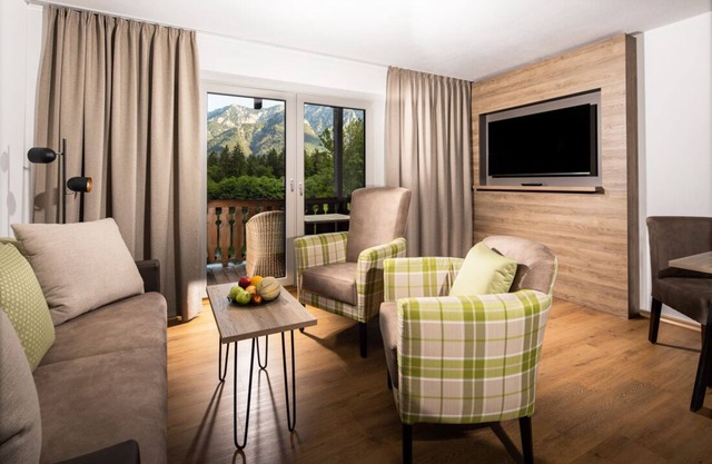 The two with south-facing balcony 73 sqm, 2 sep. Bedroom - Holiday apartment at the Gablerhof