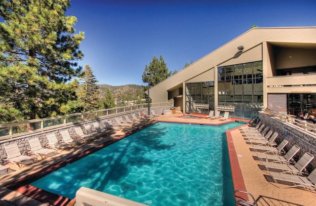 The Ultimate Family Stay: 4 Rooms, Pools, Sports Courts, BBQ, Sauna & Fireplace