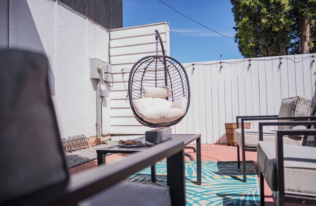 The Urban Nest – 2Bd | Central Stay Near Downtown