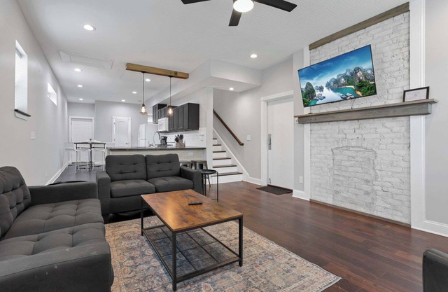 The Urban Roost - 2 BR 2 Bath 4 Beds