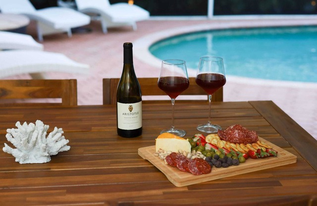 The Utopia Resort Dream PoolSpa BBQ Outdoor Dining