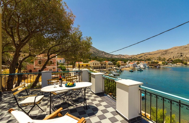 The Vegghera House - Seafront Apartment with attic