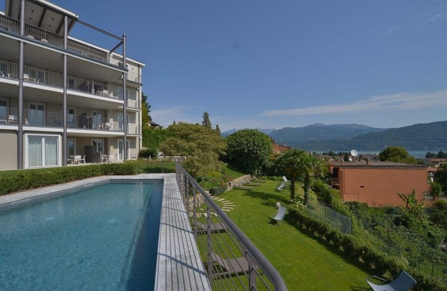 The View-Garden: design lake view apt. with porch