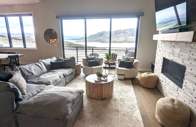 The views! Enjoy this Hideout Pet-friendly home!