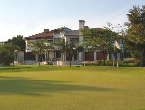 The Villa Luxe Hartbeespoort Golf and Wildlife Estate