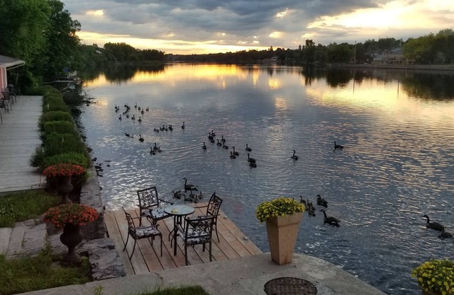 The Water's Edge Inn