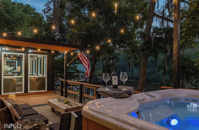 The Whiskey Barrel Lakeside, with Hot Tub, Kayaks, & Game room