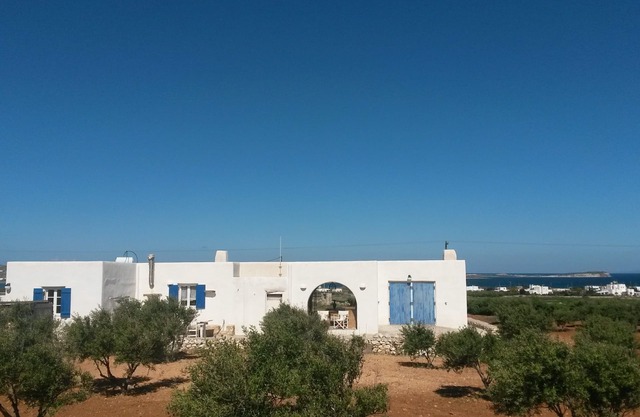 THE WHITE HOUSE: exact white point to explore island Paros