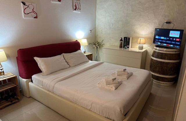 The wine cave Stylish 110sqm Flat, Strong WiFi, AC, Milan Central Station