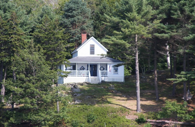 The Woodbury Cottage: An Oceanfront Maine Island Escape