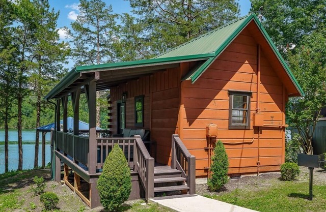 The Wren’s Nest Studio Cabin 11 - Studio style cabin, queen bed and a kitchenette