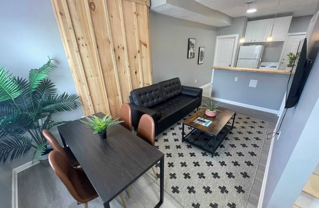The Yale Townhouse 2 - 2BR