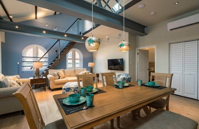 The Yellow House - Renovated Monumental Penthouse