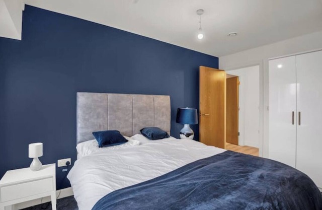 The Zenith Suite Sleeps 3 Silkworks Apartments