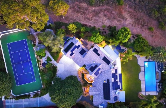 TheFarmHouz/LuXury/Modern/1.2ac/Central/TeNNiS/+2CaSitas