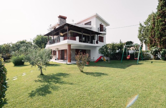 Theoni’s country house with garden and sea view