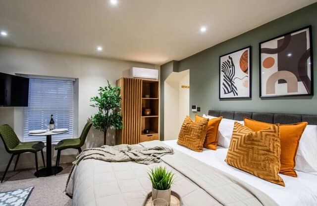 Thetford Hive Aparthotel Suite 12