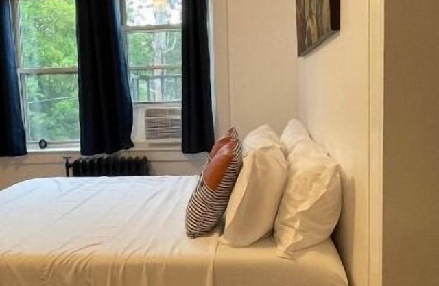 This apartment is a 0 bedroom(s), 1 bathrooms, located in Rochester, NY.