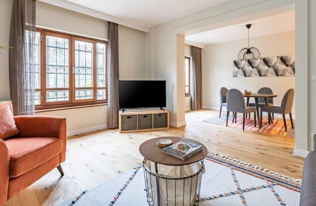 This apartment is a 1 bedroom(s), 1 bathrooms, located in Beyoğlu, İstanbul.