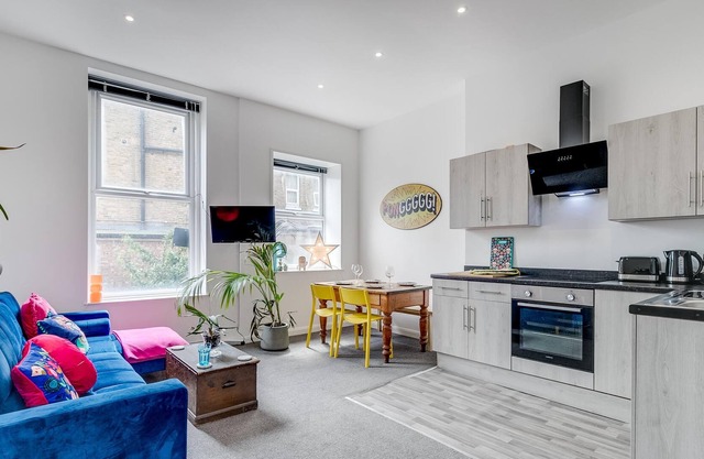 This apartment is a 1 bedroom(s), 1 bathrooms, located in Margate, Kent.