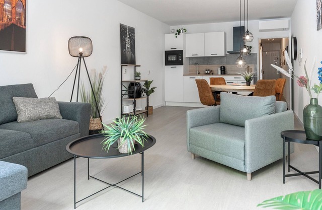 This apartment is a 1 bedroom(s), 1 bathrooms, located in Tilburg, .