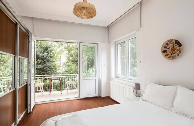 This apartment is a 2 bedroom(s), 1 bathrooms, located in Beşiktaş, İstanbul.