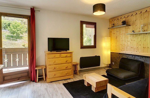 This apartment of 29 m², in a building of 3 floors with balcony, has 2 rooms including 1 bedroom and