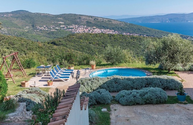 This beautiful apartment with swimming pool awaits you in Gondolici, near Labin.