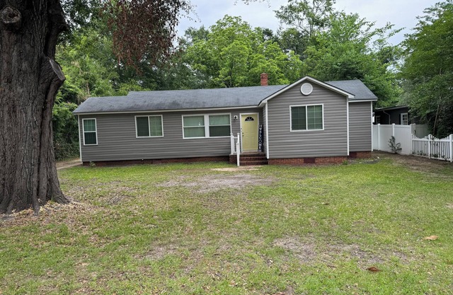 This charming 2-bed, 1-bath house offers a warm sanctuary for those on the go.