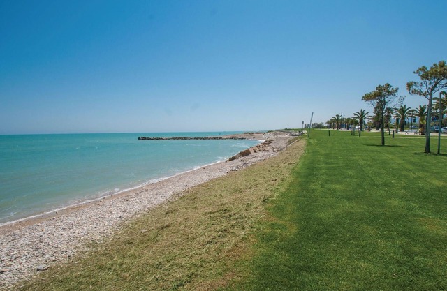 This charming holiday apartment is located in a residential building in Grottammare.